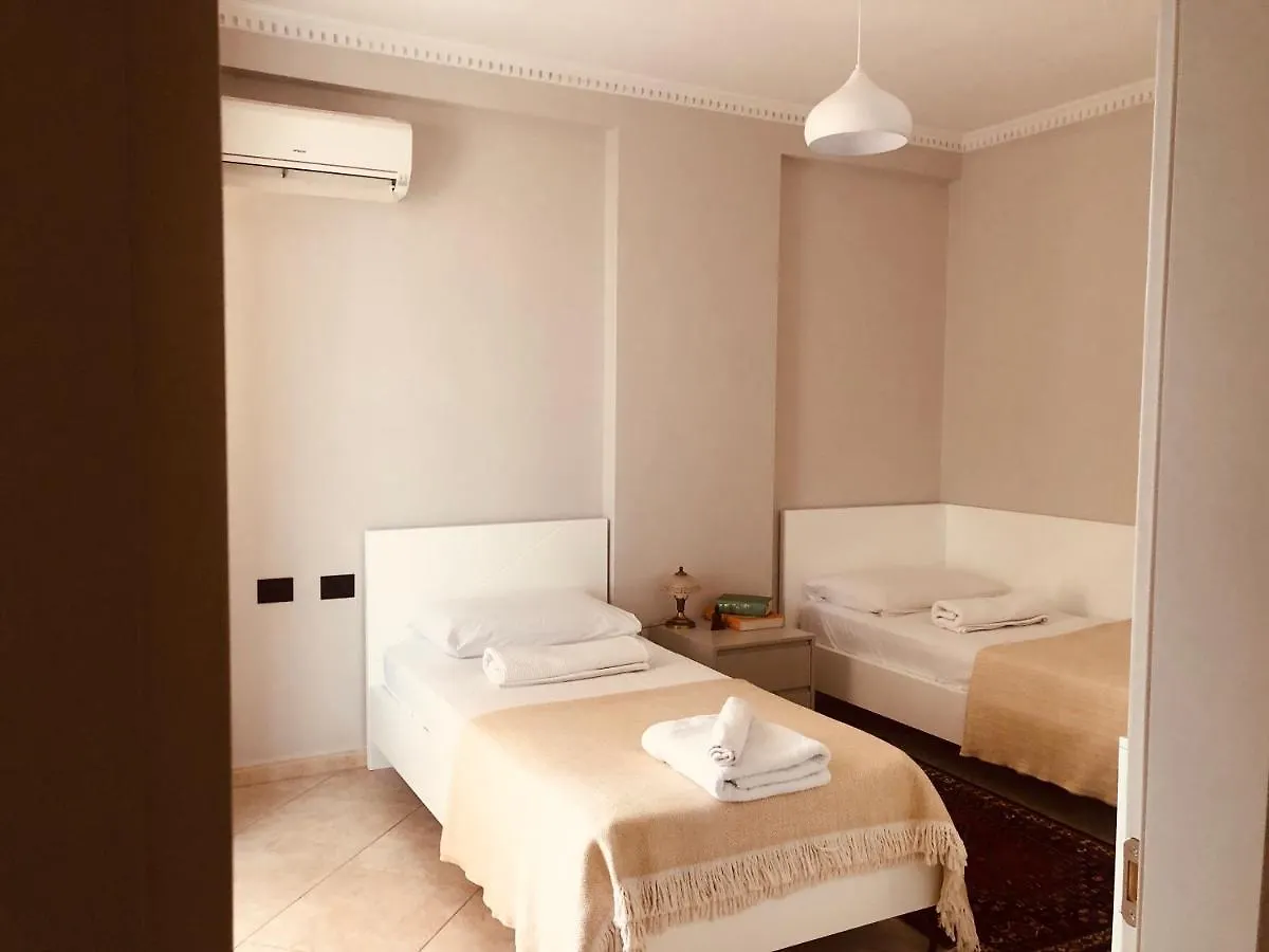Laureta Central Apartment ティラナ アルバニア